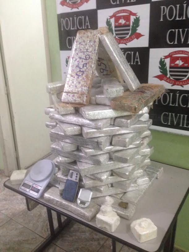 Mais de 100 tijolos de maconha apreendidos